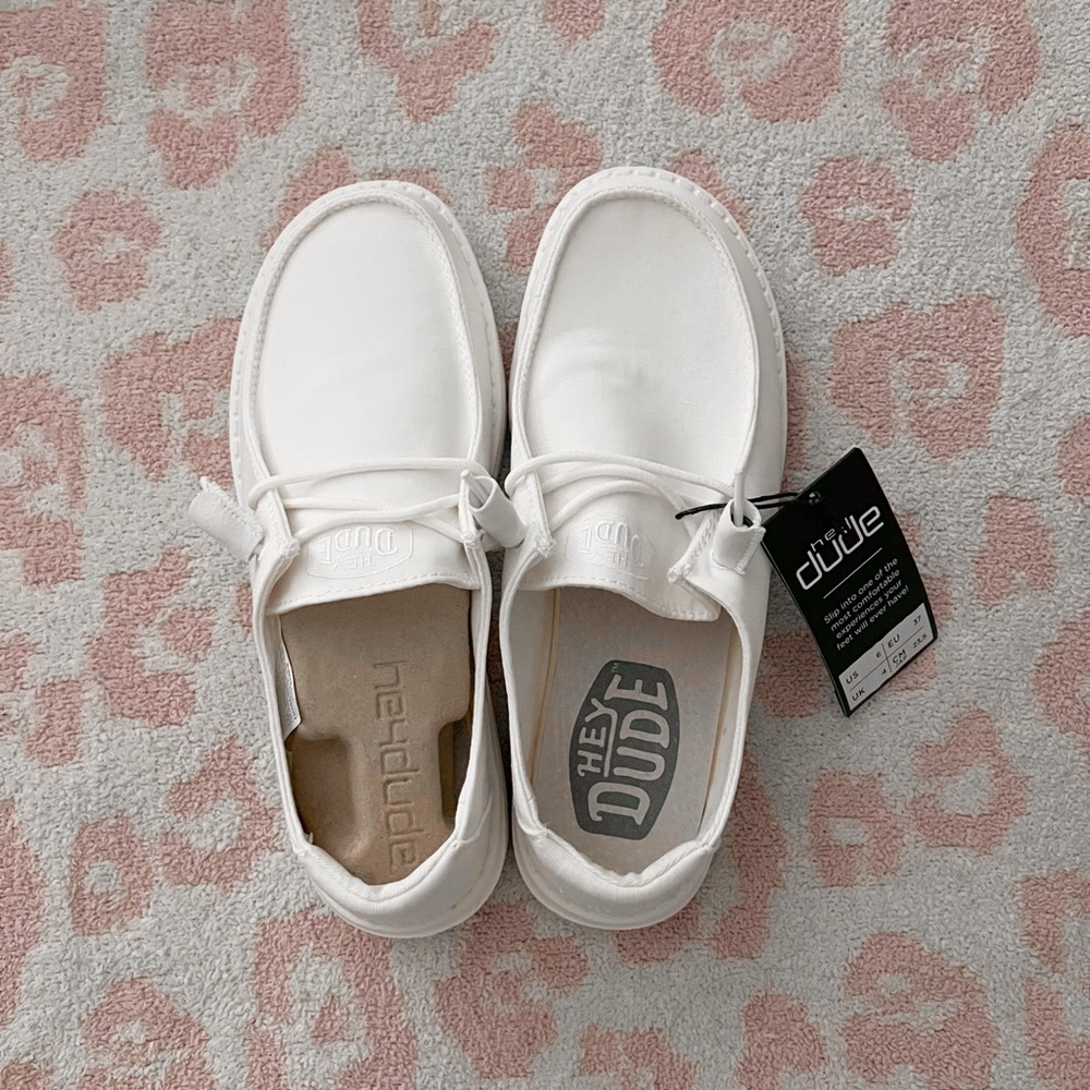 *NWT* Hey Dude Women’s Wendy Slub Canvas ALL WHITE